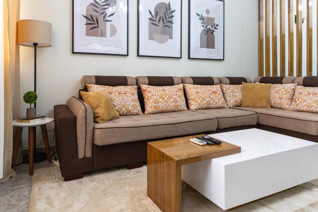 Posezení v ubytování High-end 2BR apartment in the heart of Yaoundé