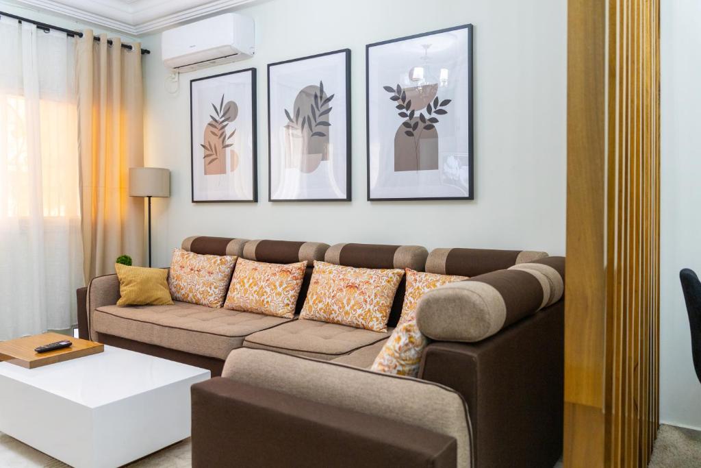 Posezení v ubytování High-end 2BR apartment in the heart of Yaoundé