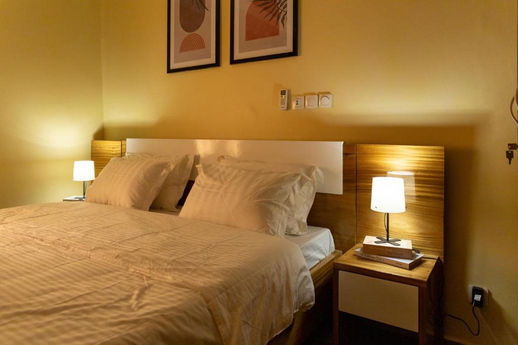 Postel nebo postele na pokoji v ubytování High-end 2BR apartment in the heart of Yaoundé