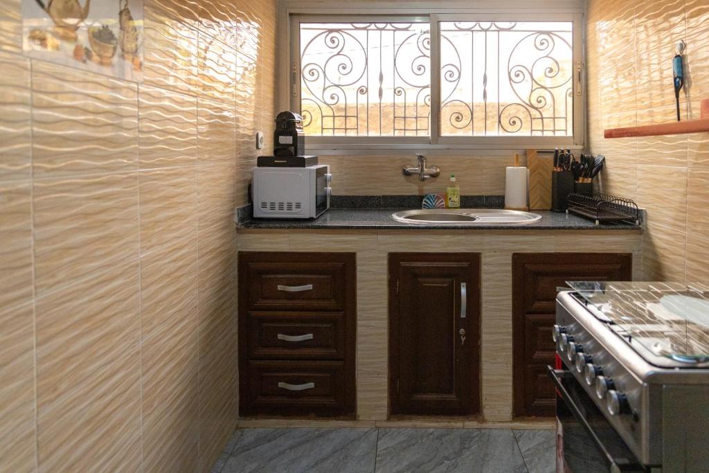 Kuchyň nebo kuchyňský kout v ubytování High-end 2BR apartment in the heart of Yaoundé