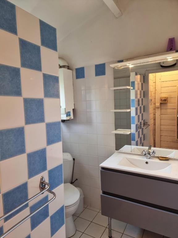 Koupelna v ubytování Pousterle de Sabran - Piscine & Hammam