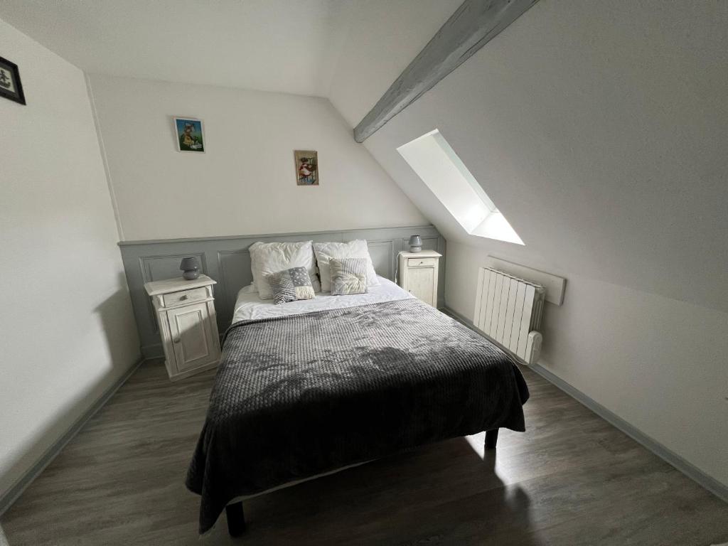 Gîte Jeanne familial - calme - parking - Three-Bedroom House