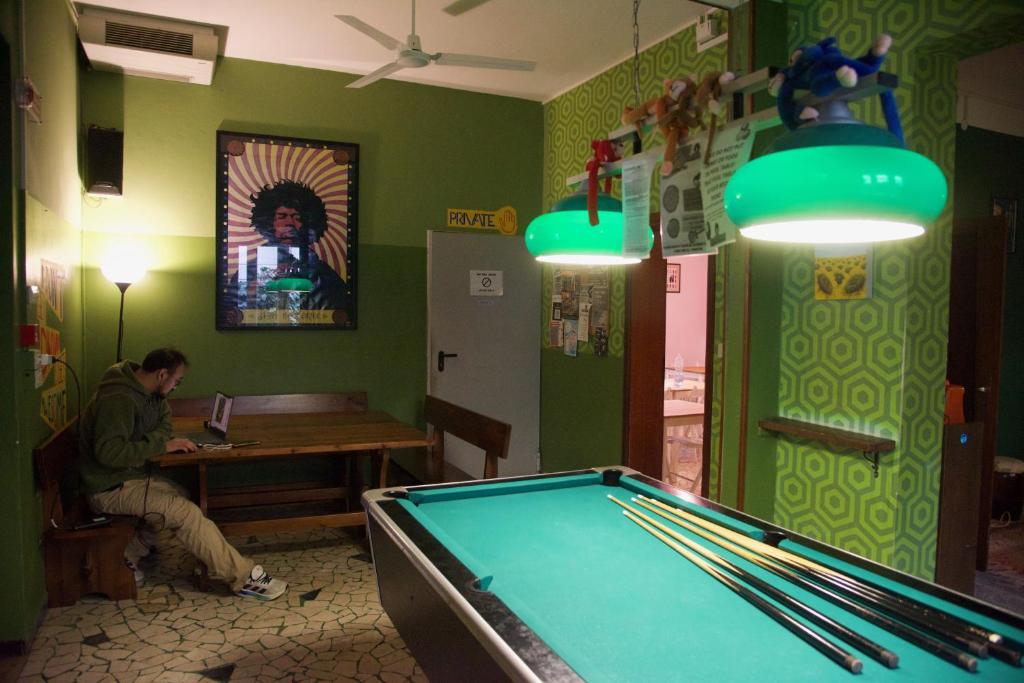 Biliár nebo kulečník v ubytování Sunflower City Student Hostel & Bar