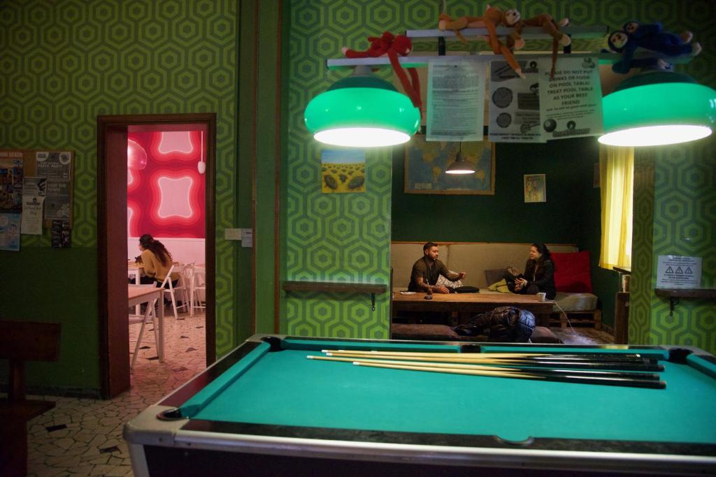 Biliár nebo kulečník v ubytování Sunflower City Student Hostel & Bar