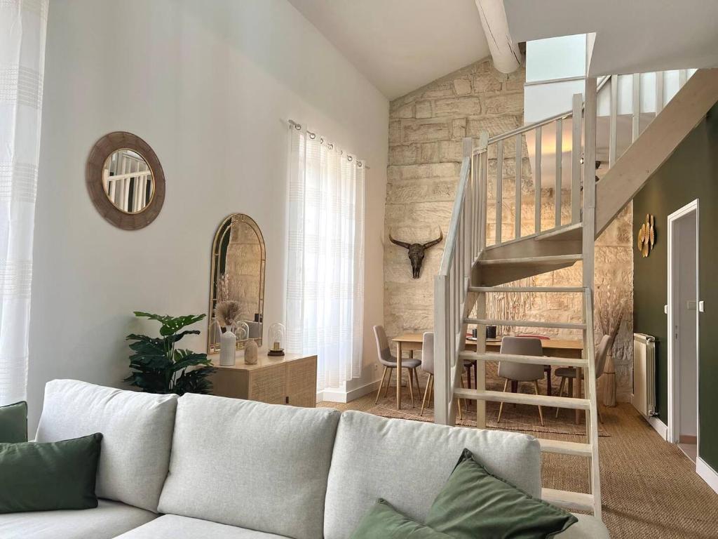 Duplex de charme, hyper centre, place des Carmes