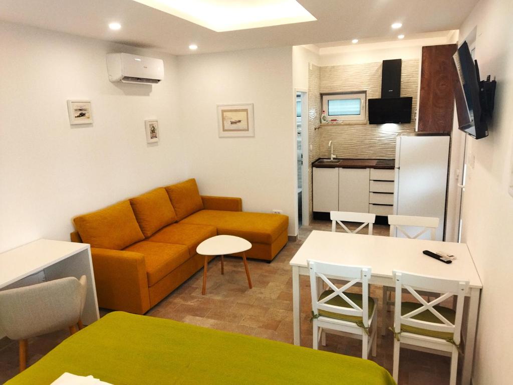 TV a/nebo společenská místnost v ubytování Apartments Martina Studio