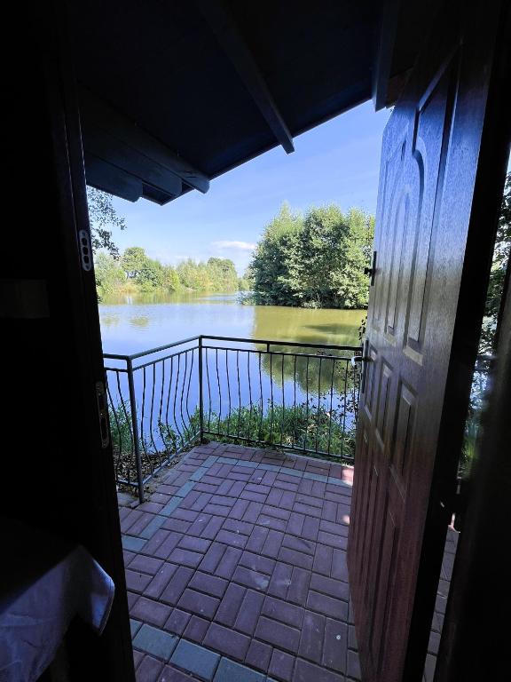 Dobre Miejsce- domki letniskowe nad stawem - Chalet