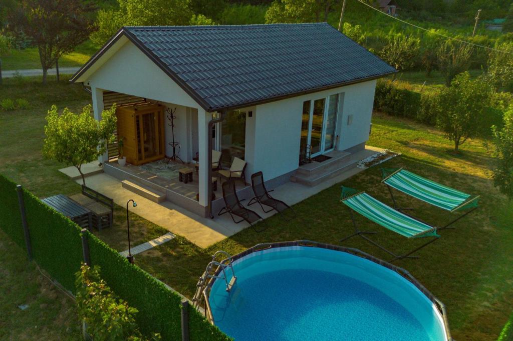 Bazén v ubytování Oaza Spa Fruska Gora nebo v jeho okolí