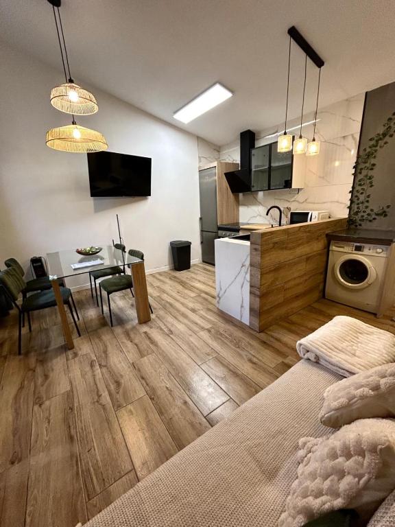 a living room and kitchen with a bed and a table at Casita con vistas a la montaña cerca de Murcia in Algezares
