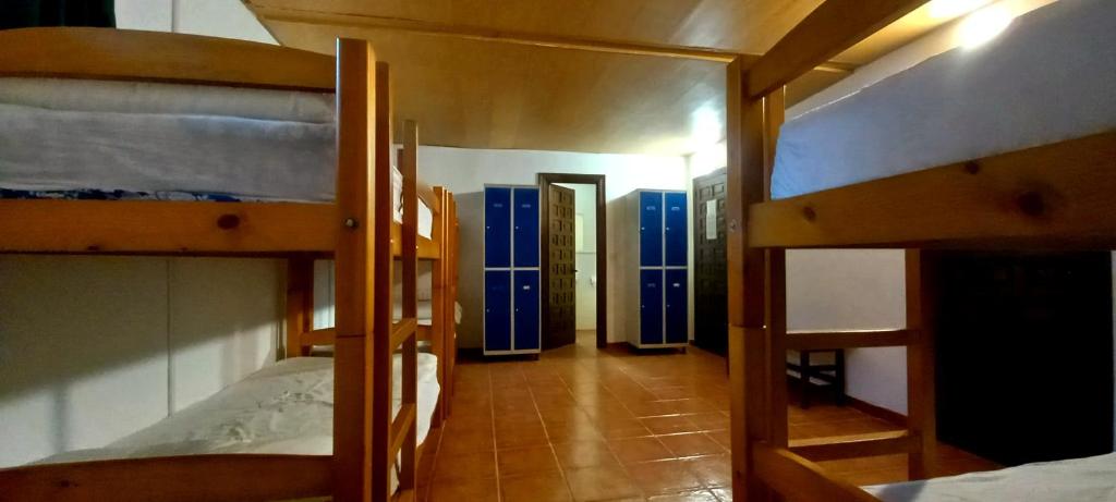 Palanda nebo palandy na pokoji v ubytování Albergue La Posada Cangas de Onis