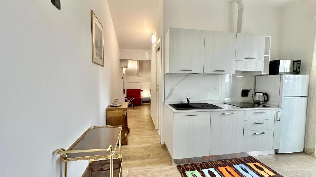 Kuchyň nebo kuchyňský kout v ubytování A7 Moonlight FIERA RHO -Mi-EXPO-MXP AMPIO MONOLOCALE