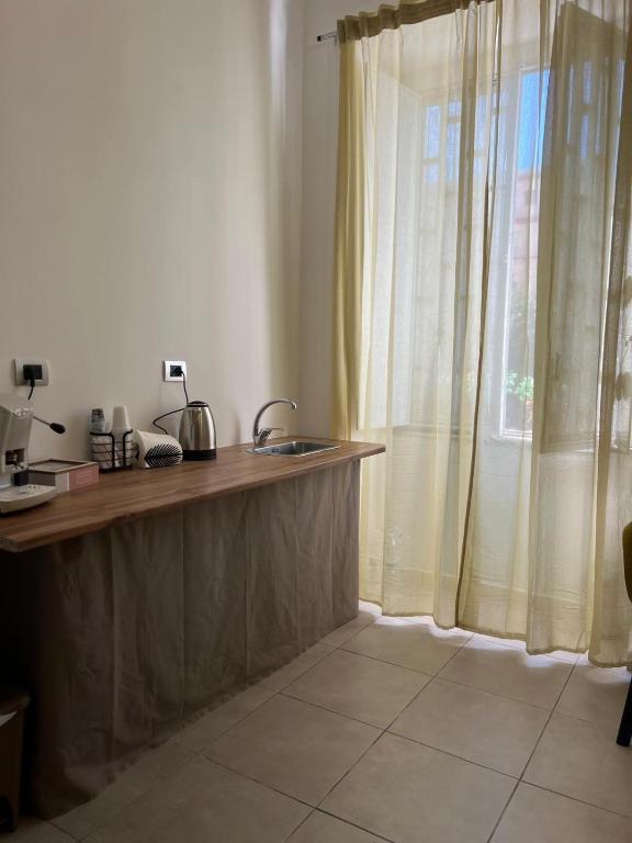 Zestaw do parzenia kawy i herbaty w obiekcie Suite Contè Poderico