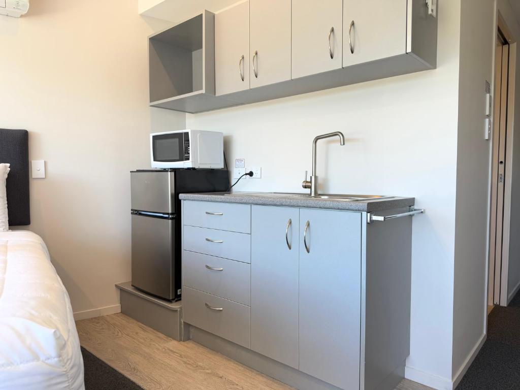 Kuchyň nebo kuchyňský kout v ubytování Bluewater Hotel