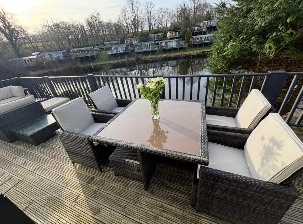 Balkón nebo terasa v ubytování Dillons Lakeside Lodge