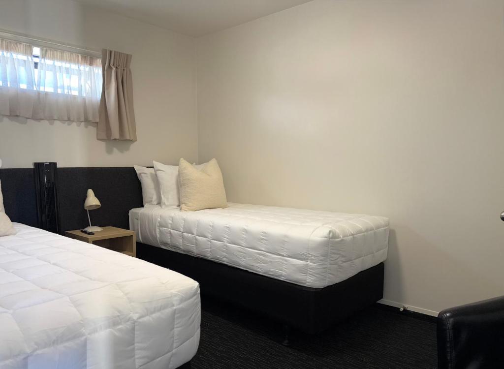 Postel nebo postele na pokoji v ubytování Bluewater Hotel