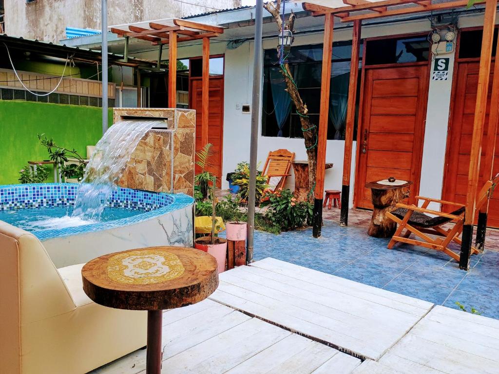 Bazén v ubytování KORYARES HAUS-TAMBOPATA nebo v jeho okolí