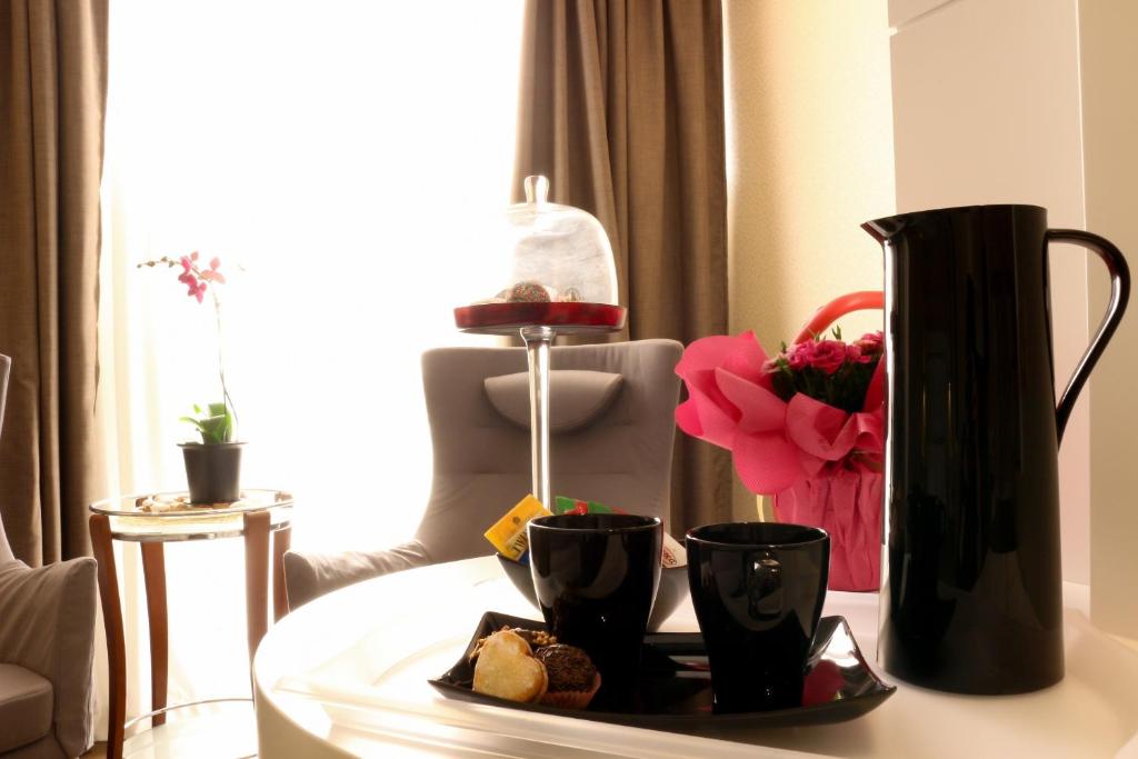 Příslušenství pro přípravu čaje a kávy v ubytování Hotel degli Amici