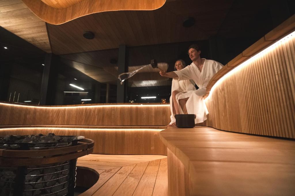 Hosté ubytování Invisible Forest Lodge Suite with Private Sauna and Hot Tub