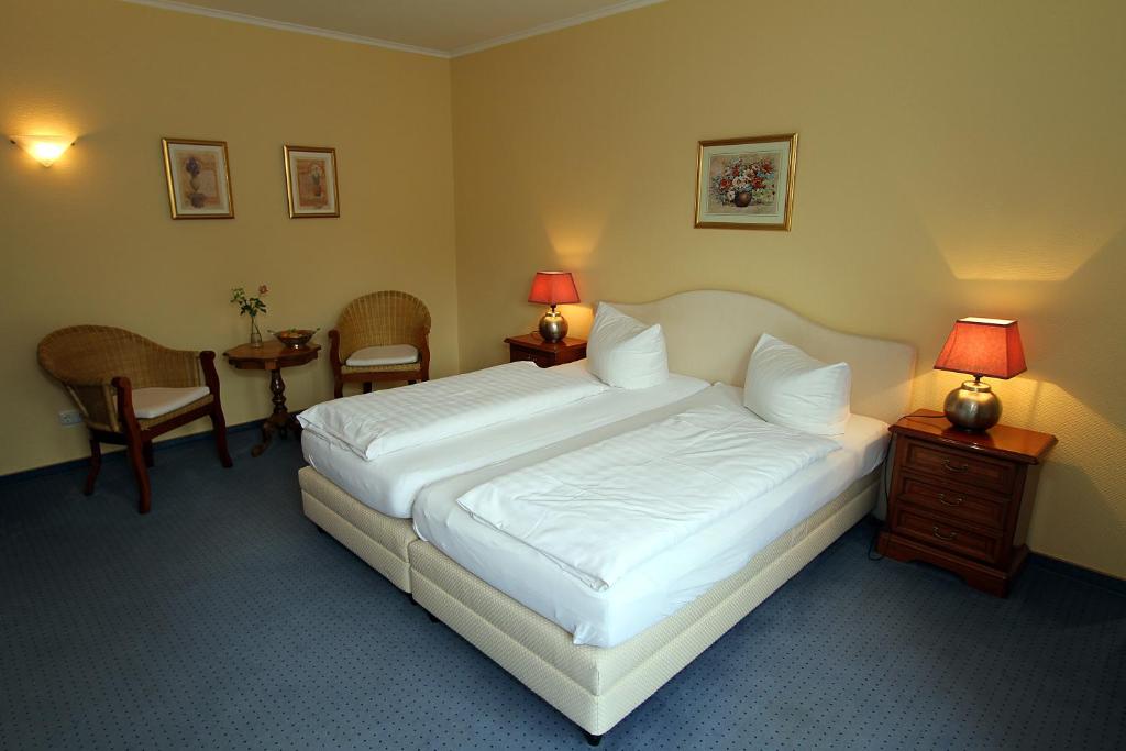 Postel nebo postele na pokoji v ubytování Hotel Lindemann