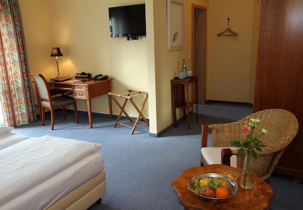 TV a/nebo společenská místnost v ubytování Hotel Lindemann