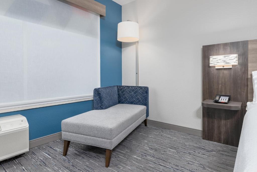 Holiday Inn Express & Suites Austin Airport East by IHG photo