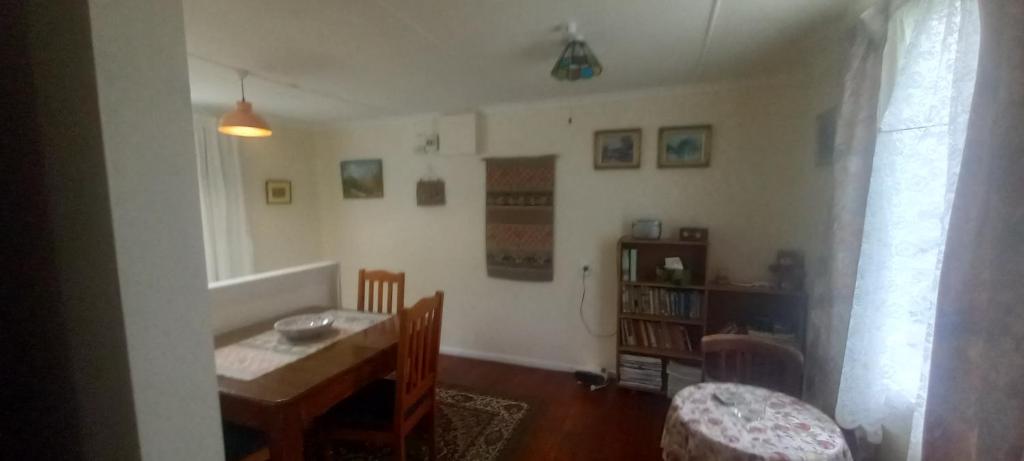Posezení v ubytování Kowhai Cottage Whanganui