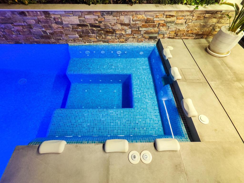 Villa Murcia - Private heated pool & jacuzzi - Jacuzzi privado en la habitación en Santiago de la Ribera