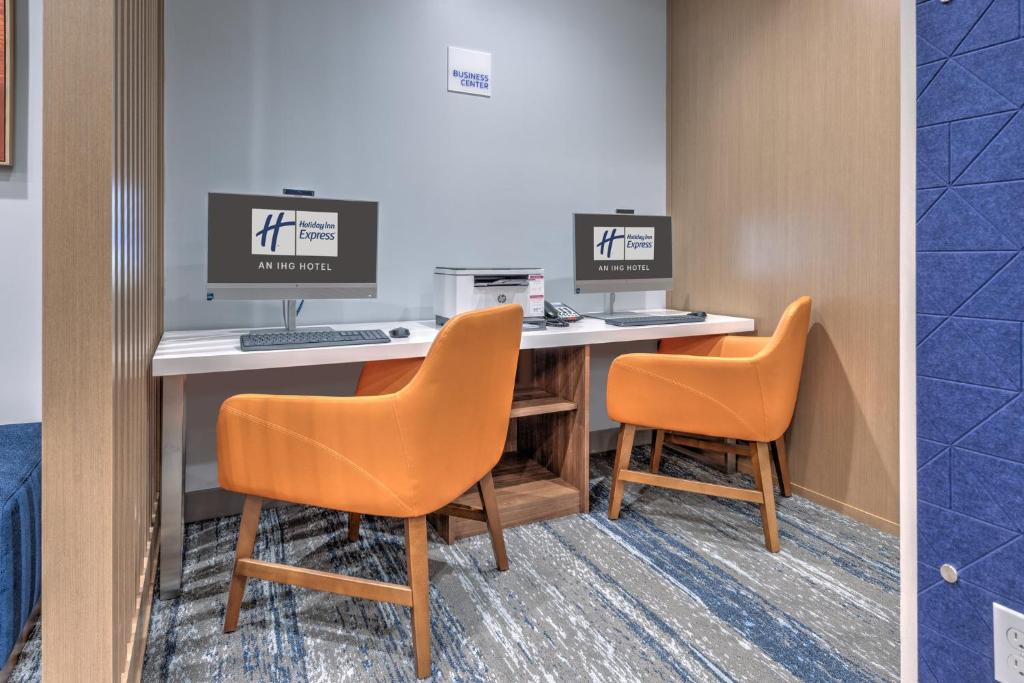 Holiday Inn Express & Suites Austin Airport East by IHG photo