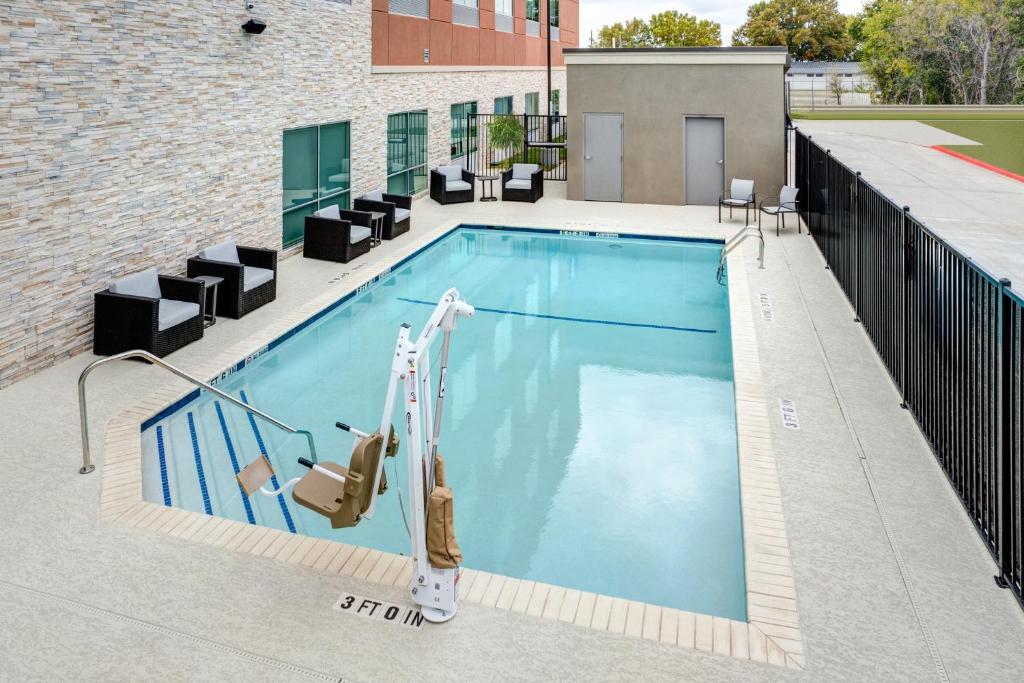 Holiday Inn Express & Suites Austin Airport East by IHG photo