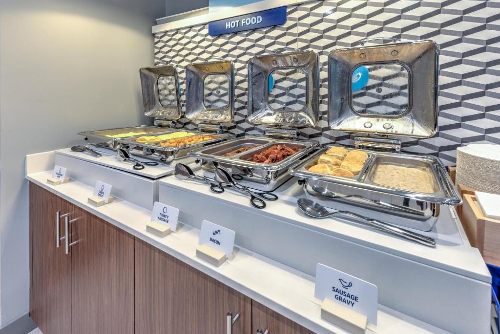 Holiday Inn Express & Suites Austin Airport East by IHG photo
