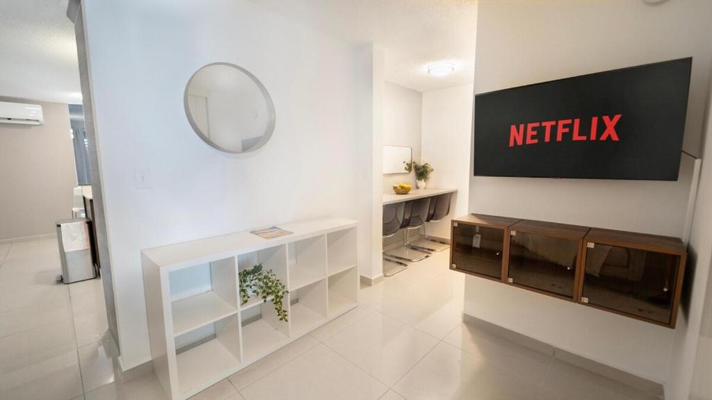 TV a/nebo společenská místnost v ubytování Aquaville Dorado Moderna Villa 2