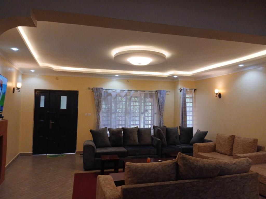 Posezení v ubytování MG's Bamboo Shade Villa, Karatina