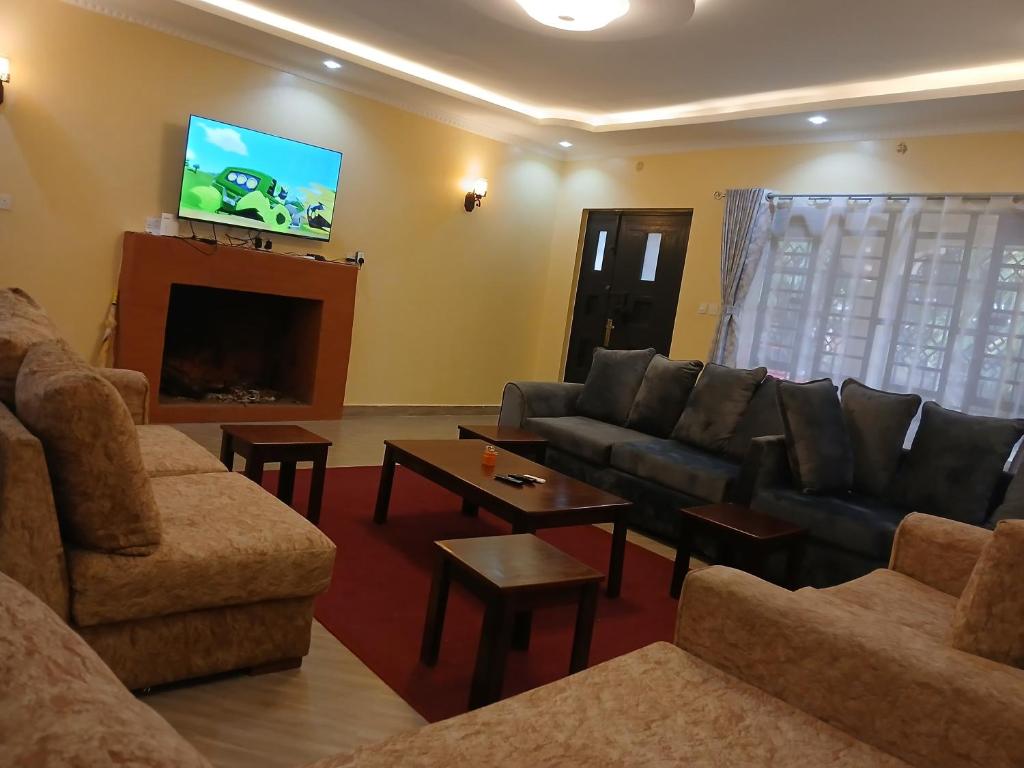 Posezení v ubytování MG's Bamboo Shade Villa, Karatina
