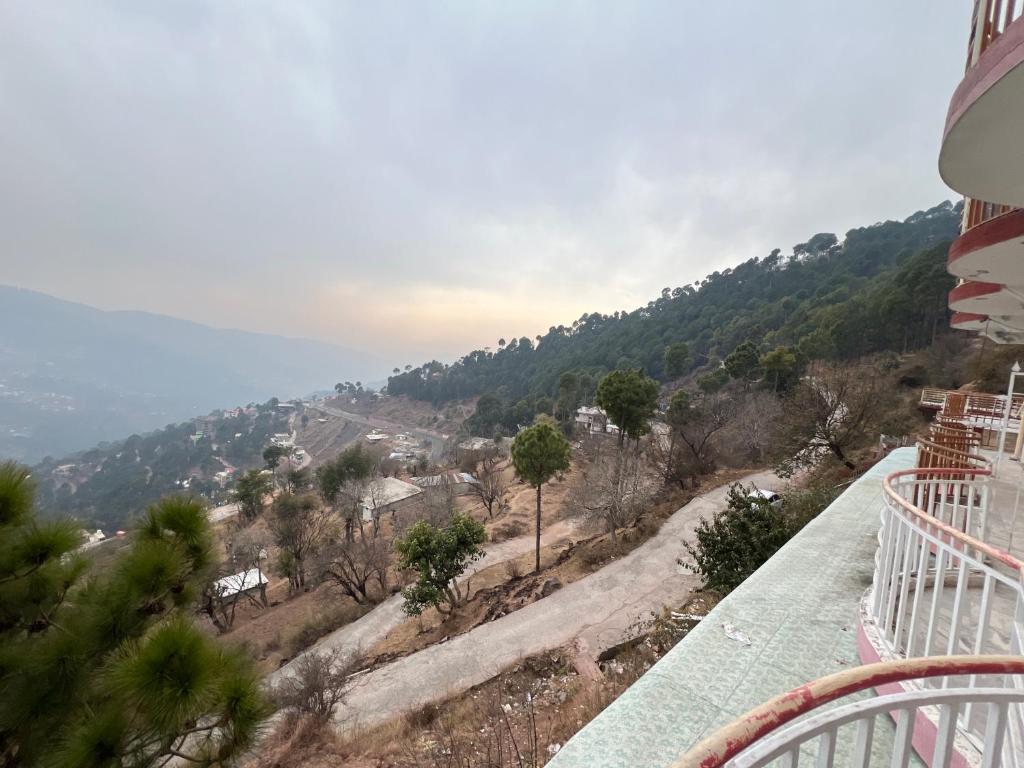 Asads Peaceful Nest - One-Bedroom House