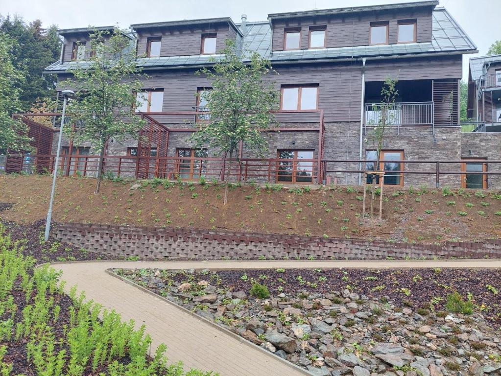 Zahrada ubytování Apartmán Andrasa v Krkonoších se saunou a terasou