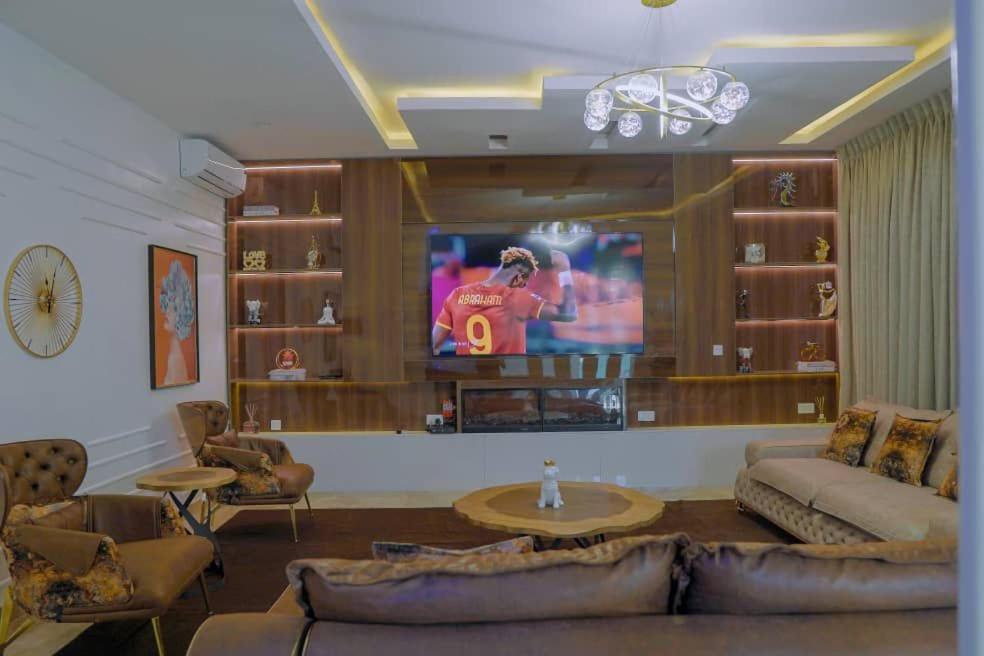 TV a/nebo společenská místnost v ubytování Page Homes