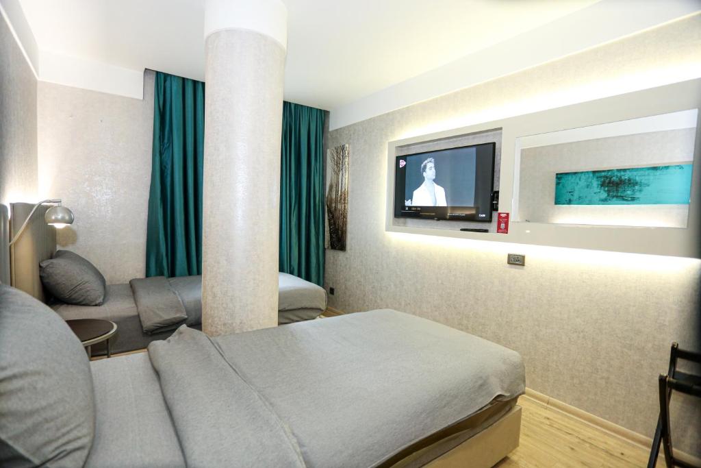 TV a/nebo společenská místnost v ubytování Milord Hotel