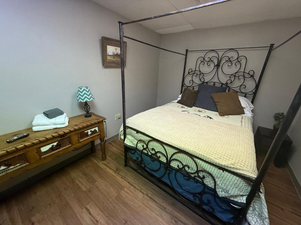 Letto o letti in una camera di A Place to Stay Reservations Rooms
