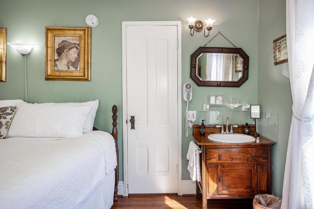 Bath Street Inn photo