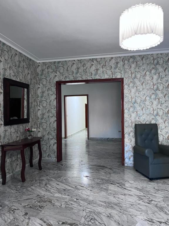 TV a/nebo společenská místnost v ubytování Beachside Private Room & Private Bathroom in Spacious Apartment