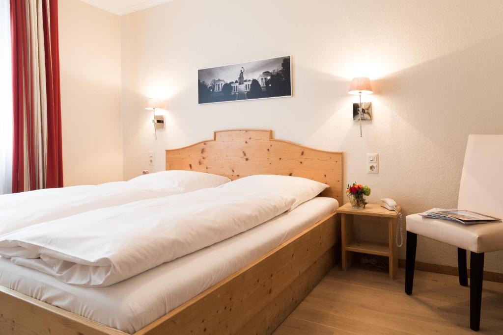 Postel nebo postele na pokoji v ubytování Hotel Sollner Hof
