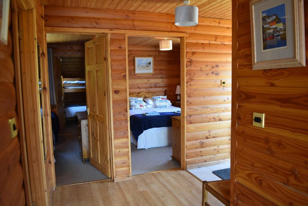 Gallery image of East Crinnis Log Cabin in Par