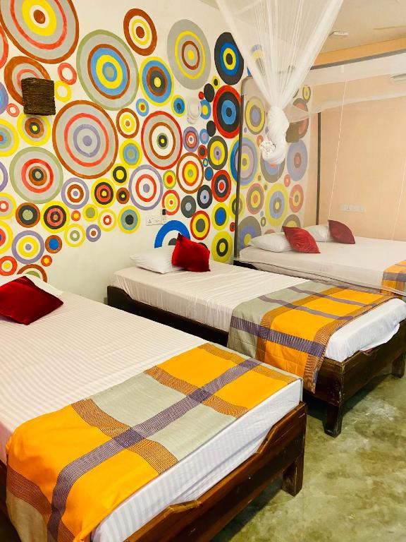Postel nebo postele na pokoji v ubytování Aira Bay Resort Arugambay