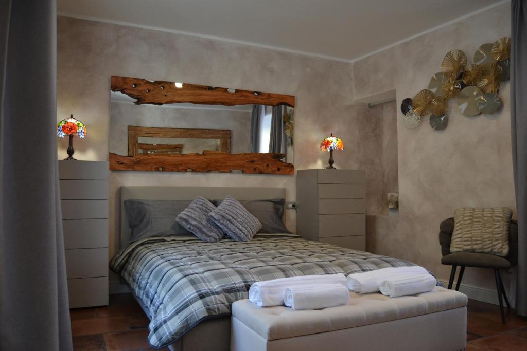Postel nebo postele na pokoji v ubytování Jimbo's House - Comfort, Stile ed Eleganza!