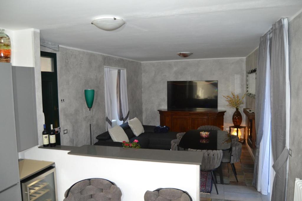 TV a/nebo společenská místnost v ubytování Jimbo's House - Comfort, Stile ed Eleganza!