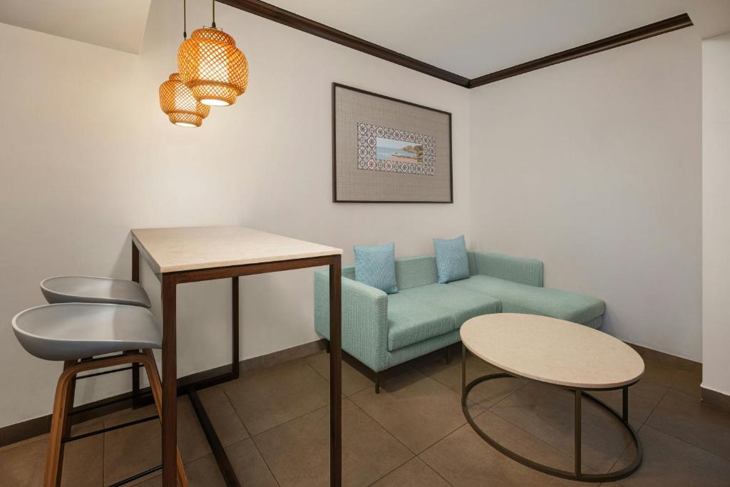 Posezení v ubytování Fairfield by Marriott Goa Anjuna