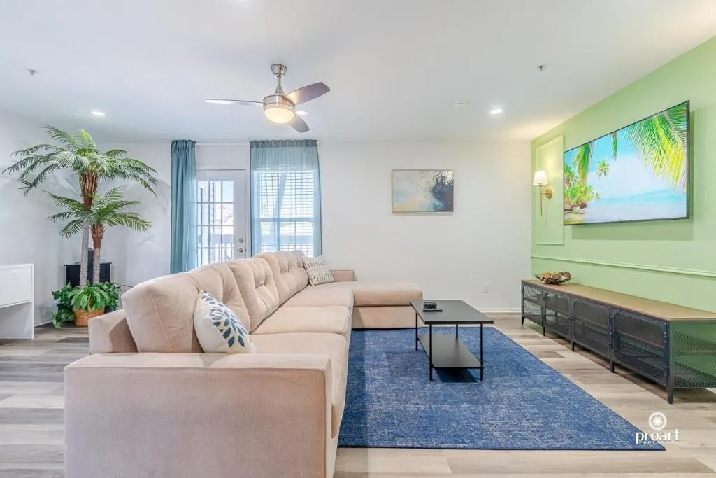 Cozy Condo Under the Palms