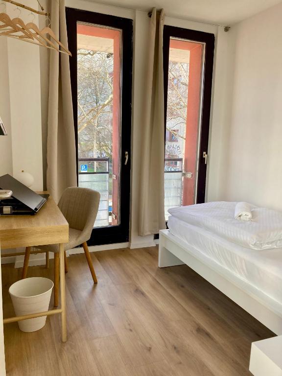 Postel nebo postele na pokoji v ubytování Minimal Hostel Kreuzberg