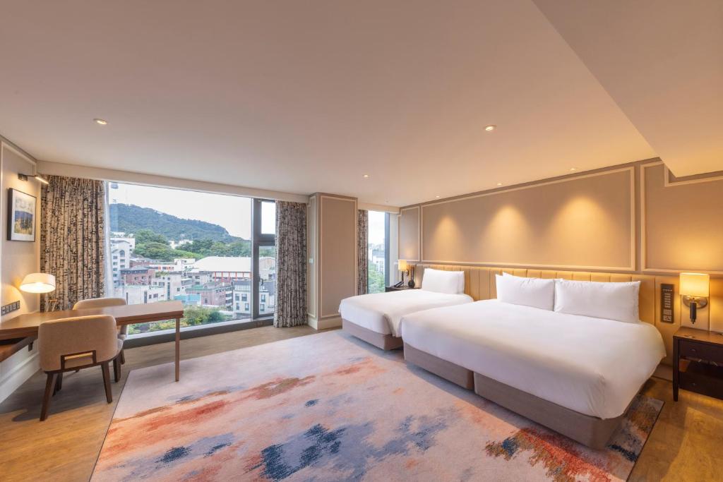 Cama ou camas em um quarto em The Ambassador Seoul - A Pullman Hotel