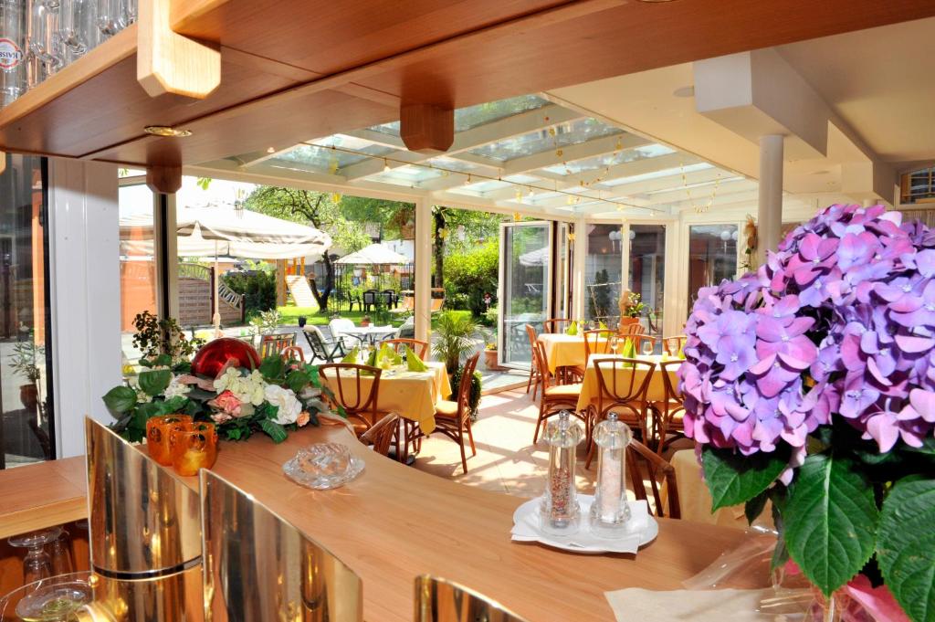 Restaurace v ubytování Hotel-Restaurant Schwaiger***